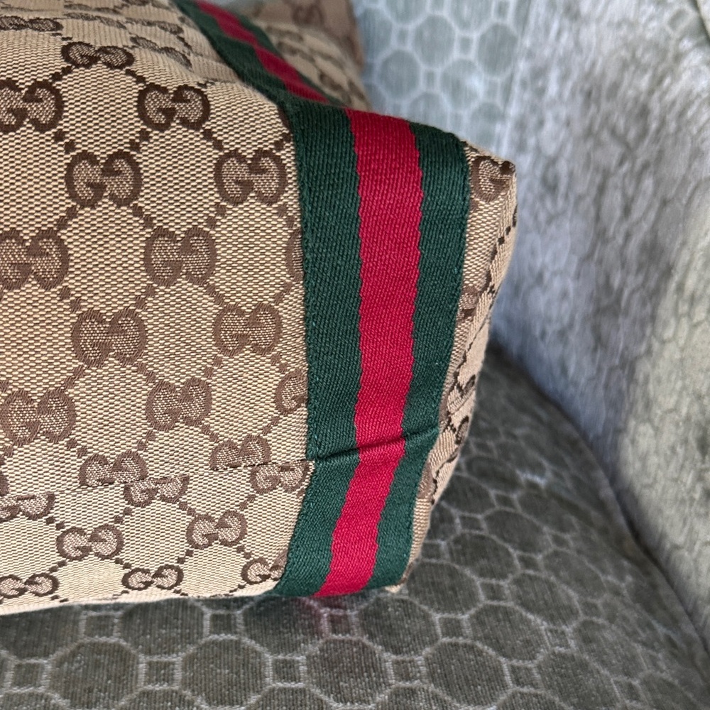 Gucci Sherry GG Monogram Tote with Red and Green Straps - Picture 11 of 16